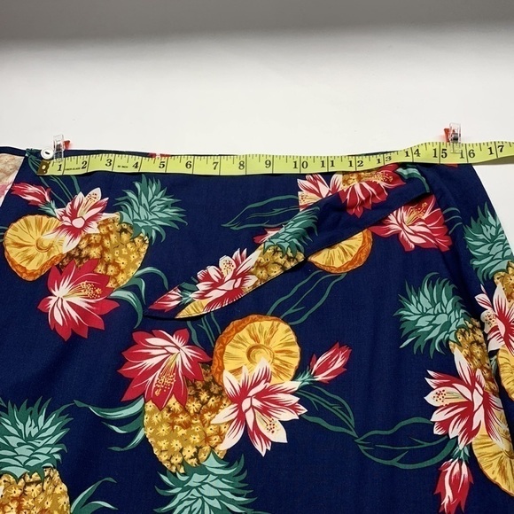 Hilo Hattie Original Hawaiian Wrap Skirt Pineapple and Floral Pattern Size M - Picture 9 of 11